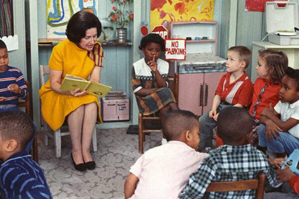 Lady Bird Johnson Visiting A Classroom For Project Head Start 1966 1 Feature
