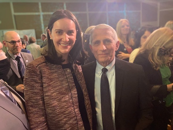 Isabel Cabezas poses with Dr. Anthony Fauci